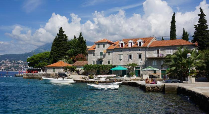 فيلا تيفاتفي Glamping Peninsula Lustica Rose المظهر الخارجي الصورة