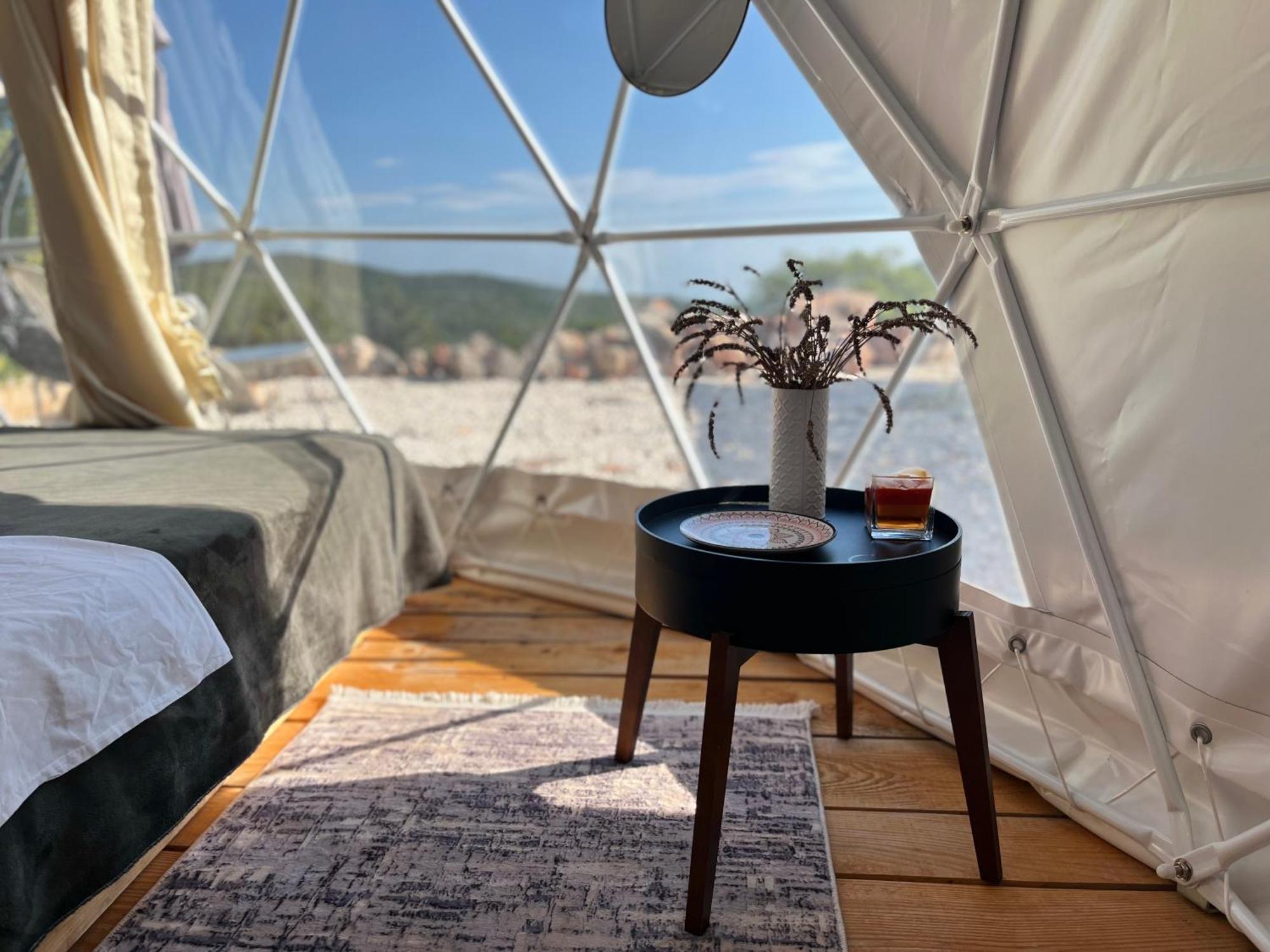فيلا تيفاتفي Glamping Peninsula Lustica Rose المظهر الخارجي الصورة